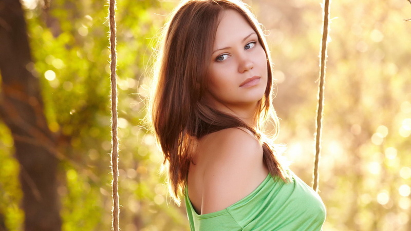 green dress, looking away, ropes, Ariel B, trees, model, long hair, brunette, bokeh, 1080P, women, sunlight, face, swings, bare shoulders, women outdoors