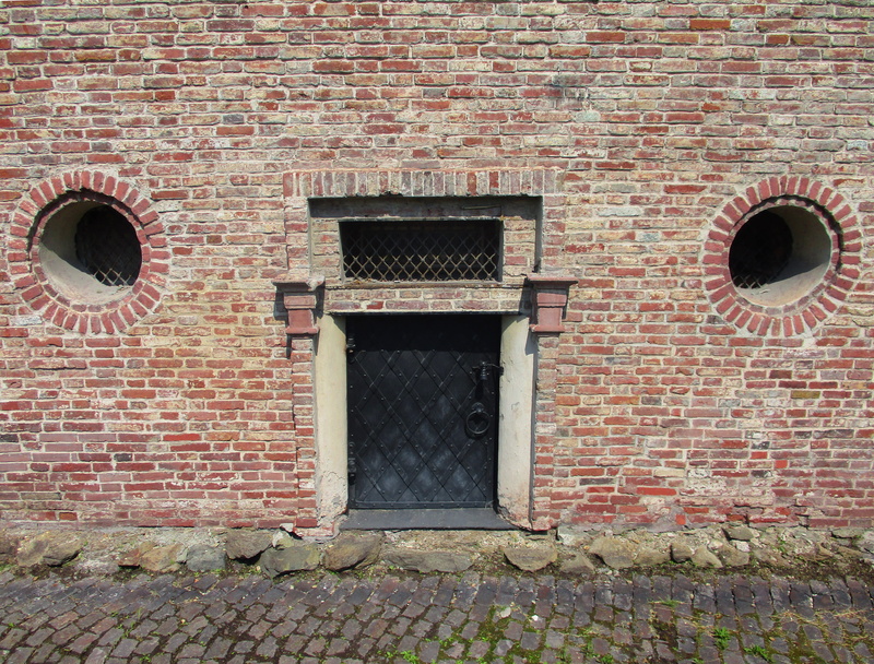 4K, gnome, copper, old, door, window, no people, stone, built structure, wall - building feature, castle, security, ancient, wall, entrance, brick, brick wall