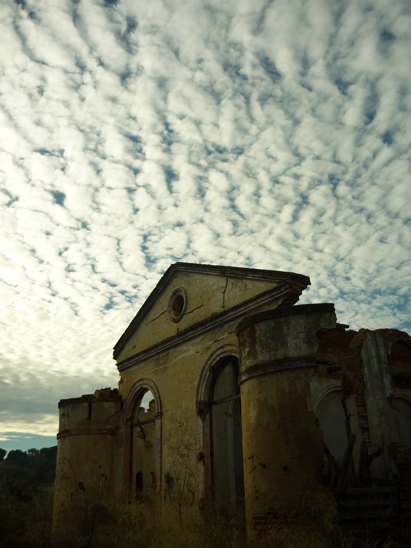spirituality, building, ruins, history, outdoors, abandoned, spent, cracks, belief, place of worship, estate, nature, architecture, cloudy, no people, ruined
