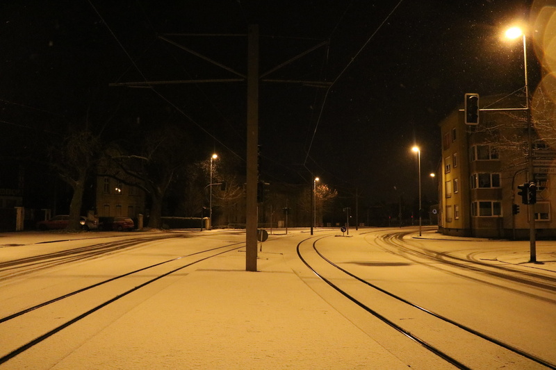 winter, diminishing perspective, bend, cuve, no people, street light, lamppost, germany, electricity, snowcovered, rail transportation, street, night, 5K