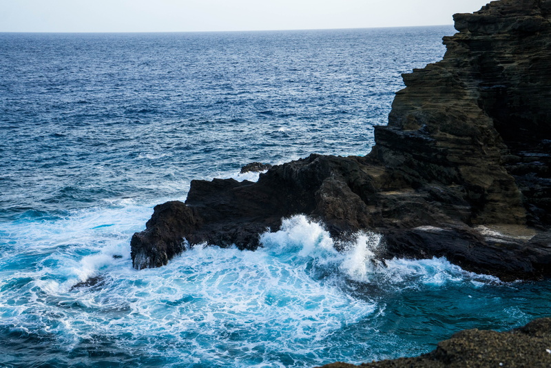 sea, aquatic sport, land, rock formation, North Shore, horizon, rocks, island, hawaii beach, sky, Beach, cliff, blue, rock - object, 5K, power in nature