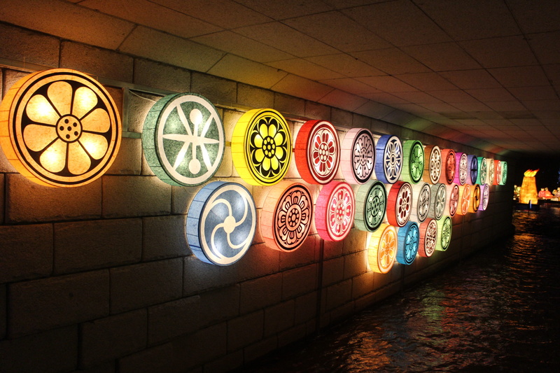 patterns, architecture, wall - building feature, text, multi colored, indoors, human representation, seoul, communication, art, art and craft, colour, lighting equipment
