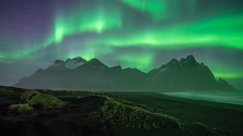 night, landscape, the night sky, Northern lights, 2K, rocks, sea, Iceland, polar, mountains, shore, fog, vegetation, algae, tops