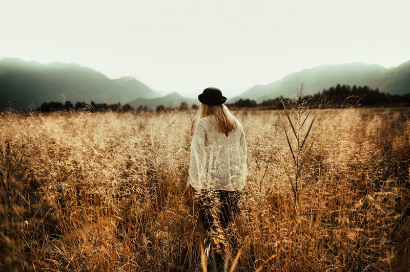 mountain, nature, beautiful, rear view, hazy, outdoors, hairstyle, freedom, countryside, young adult, foggy, gloomy, grass, field, dawn, standing, three quarter length