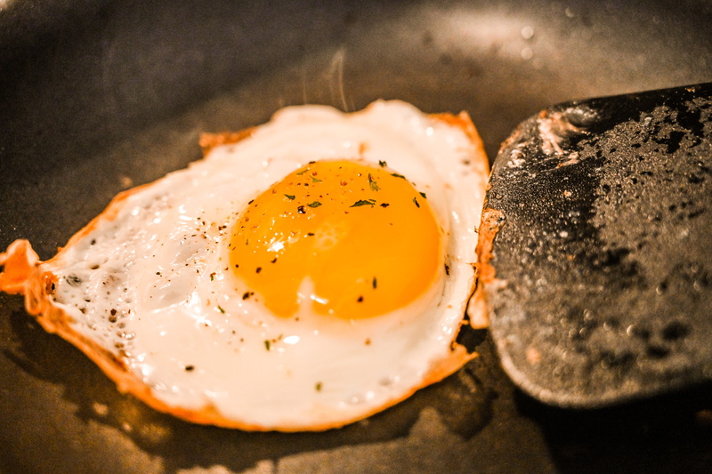 burger, cooking batter, egg, french toast, meat loaf, close-up, bread, kitchen utensil, food and drink, steak, fried egg, meal, bacon, wellbeing, bun, vegetable