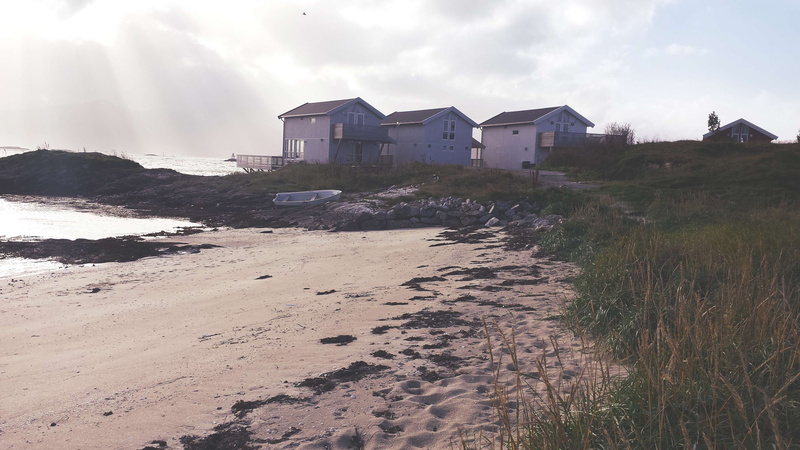 day, building exterior, architecture, cloud - sky, beach, grass, 4K, built structure, building, residential district, sky, sunny, shore, tromso, beach house