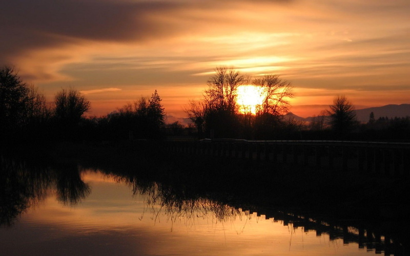colors, warm, road, reflection, sun, 1080P, soft, photo, setting, water, mountians, dusk, trees, nature, sunset, serene, folige