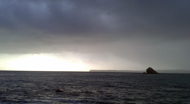 nature, seas, takes, body, head, oceans, berry, 1080P, devon, nature and landscapes, rain, rocks, weather, water, bashing