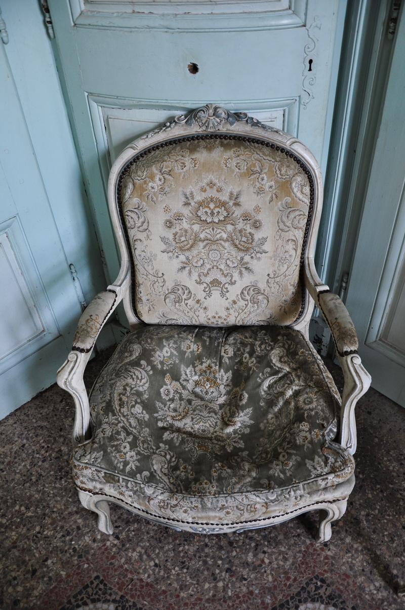 flea market, absence, bathroom, metal, former furniture, home, high angle view, indoors, domestic room, no people, pattern, antiques, seat, day, the past