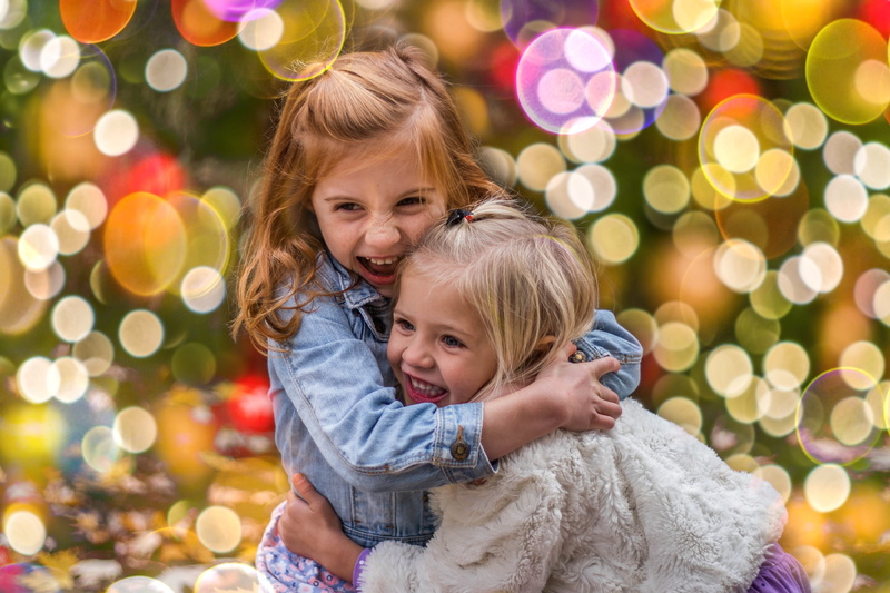 photoshop, girls, gimp, women, bokeh effect, decoration, innocence, mother, love, light, christmas, smiling, 2K, childhood, girl, sparkling, radiant, family