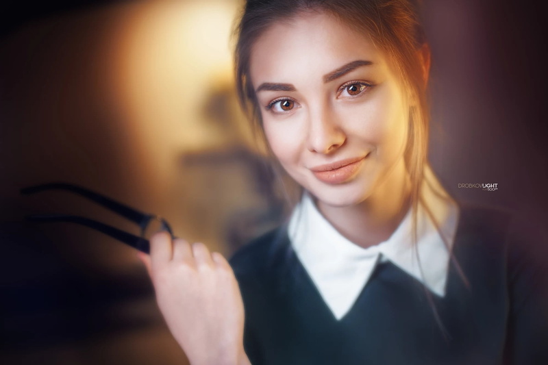 1080P, Alexander Drobkov-Light, smile, look, glasses, girl, Sue Tikhonova
