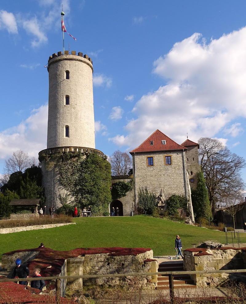 4K, building exterior, bielefeld, built structure, castle, building, travel, cloud - sky, grass, architecture, real people, tower, land, nature, men, day