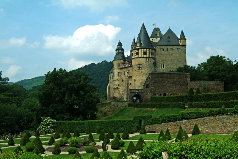 outdoors, cloud - sky, history, Castle, stone, built structure, nature, substantiate, building, green color, battlements, travel, garden, park, building exterior