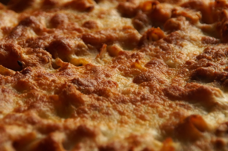 kitchen, eat, taste, ready-to-eat, casserole, selective focus, no people, still life, food and drink, backgrounds, noodle, close up, dairy product, full frame