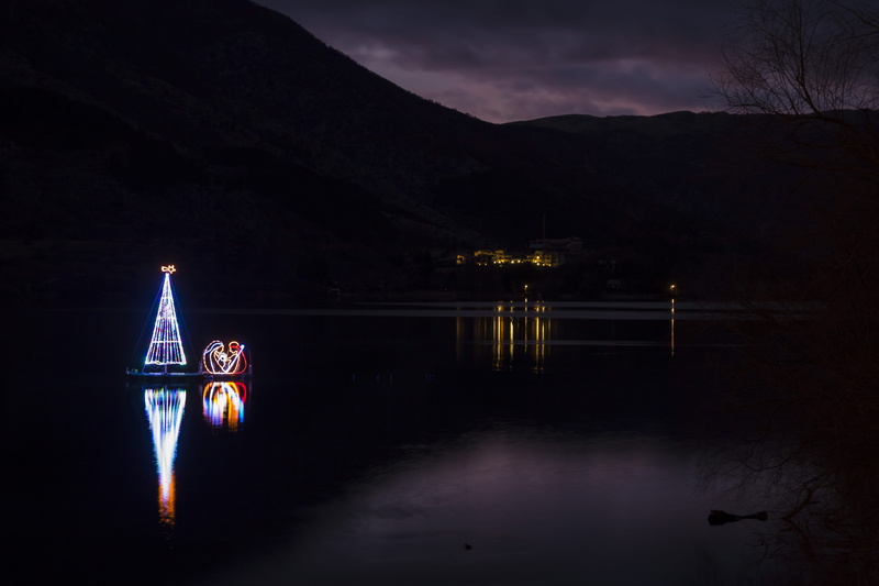 crib, architecture, connection, bridge, water, christmas, no people, reflection, illuminated, sky, night, mountain, river, 4K, lake of scanno, travel destinations
