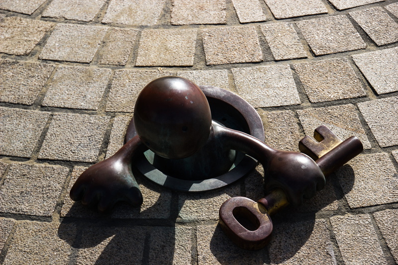 sunny, 5K, street, stone, person, beelden aan zee, no people, metal, paving stone, bronze, outdoors, installation, art, scheveningen, high angle view