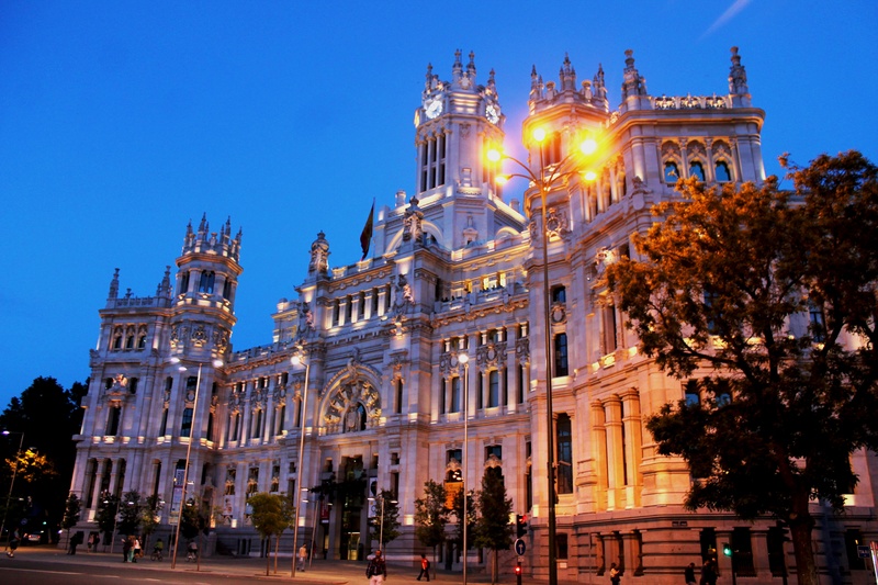 city, travel, plant, concrete, brown, madrid, built structure, urban, lights, illuminated, heaven, incidental people, capital, travel destinations, building