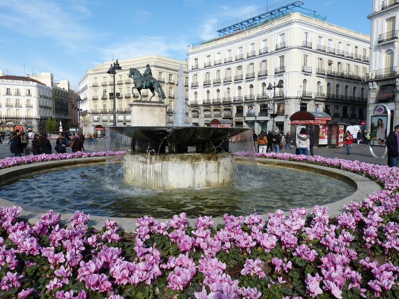 white, flower, travel, flowing water, reiter, tourism, plant, town Square, outdoors, motion, cyclamen, 4K, statue, building exterior, famous Place, madrid