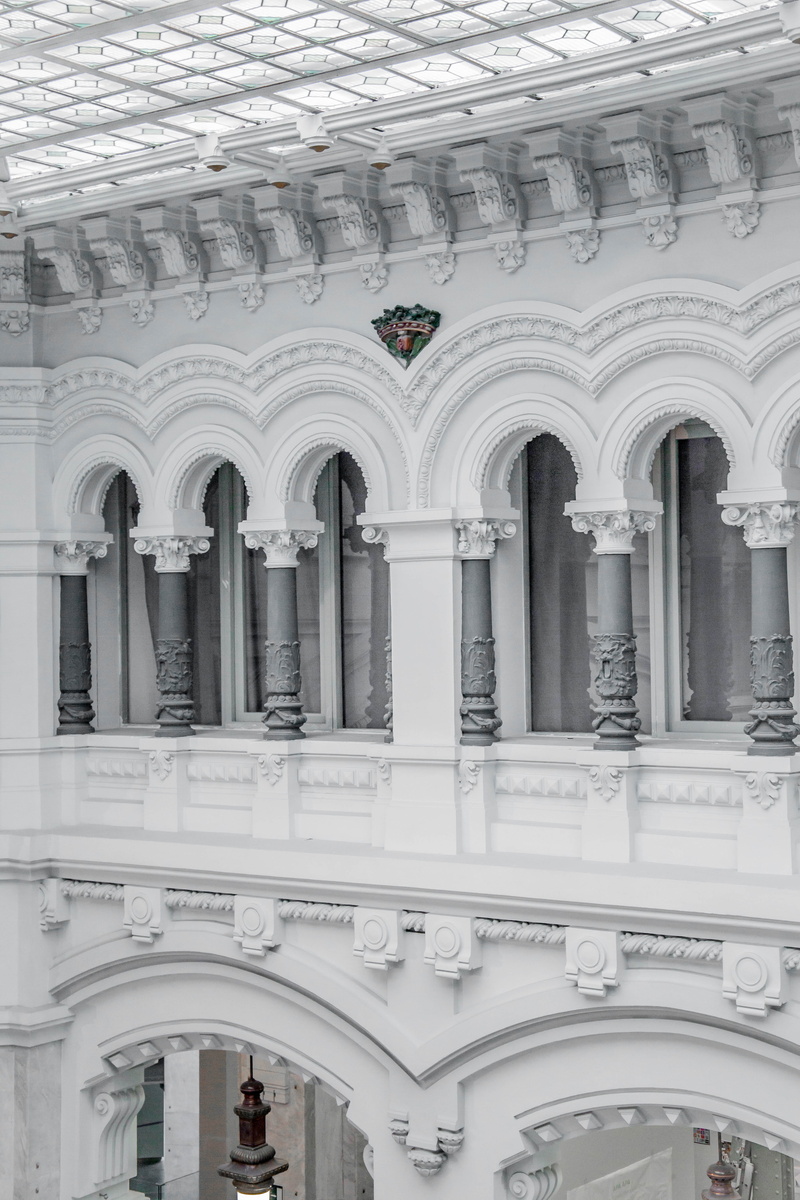 facade, ceiling, clean, balustrade, white space, outdoors, concrete, architecture, lighting equipment, arch, 5K, white, ornate, balcony, white building