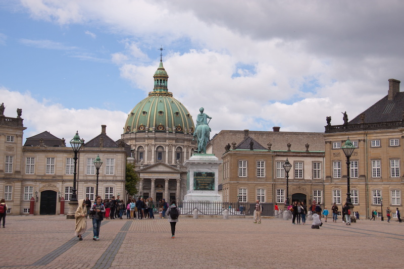 sightseeing, Copenhagen, square, culture, 4K, large group of people, travel destinations, attraction, building exterior, women, crowd, city, sky, monarchy
