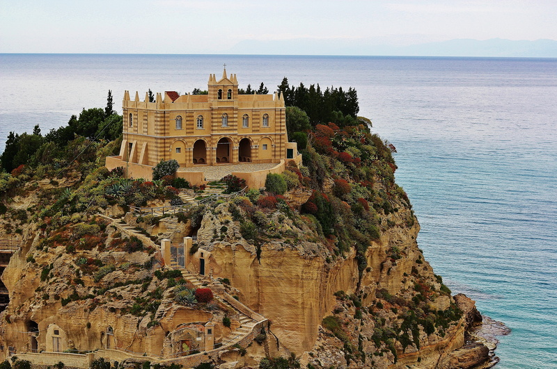 day, pizzo, building, sea, tourism, nature, architecture, built structure, rock, palazzo, beauty in nature, history, ancient civilization, horizon over water