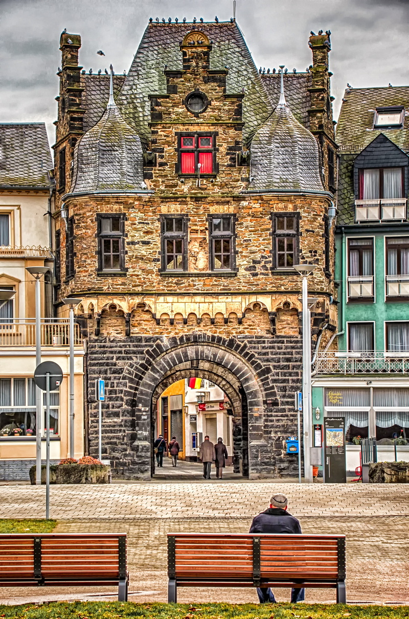 tourism, house, 2K, window, history, travel destinations, real people, city, cityscape, downtown, building exterior, the past, towers, seat, building