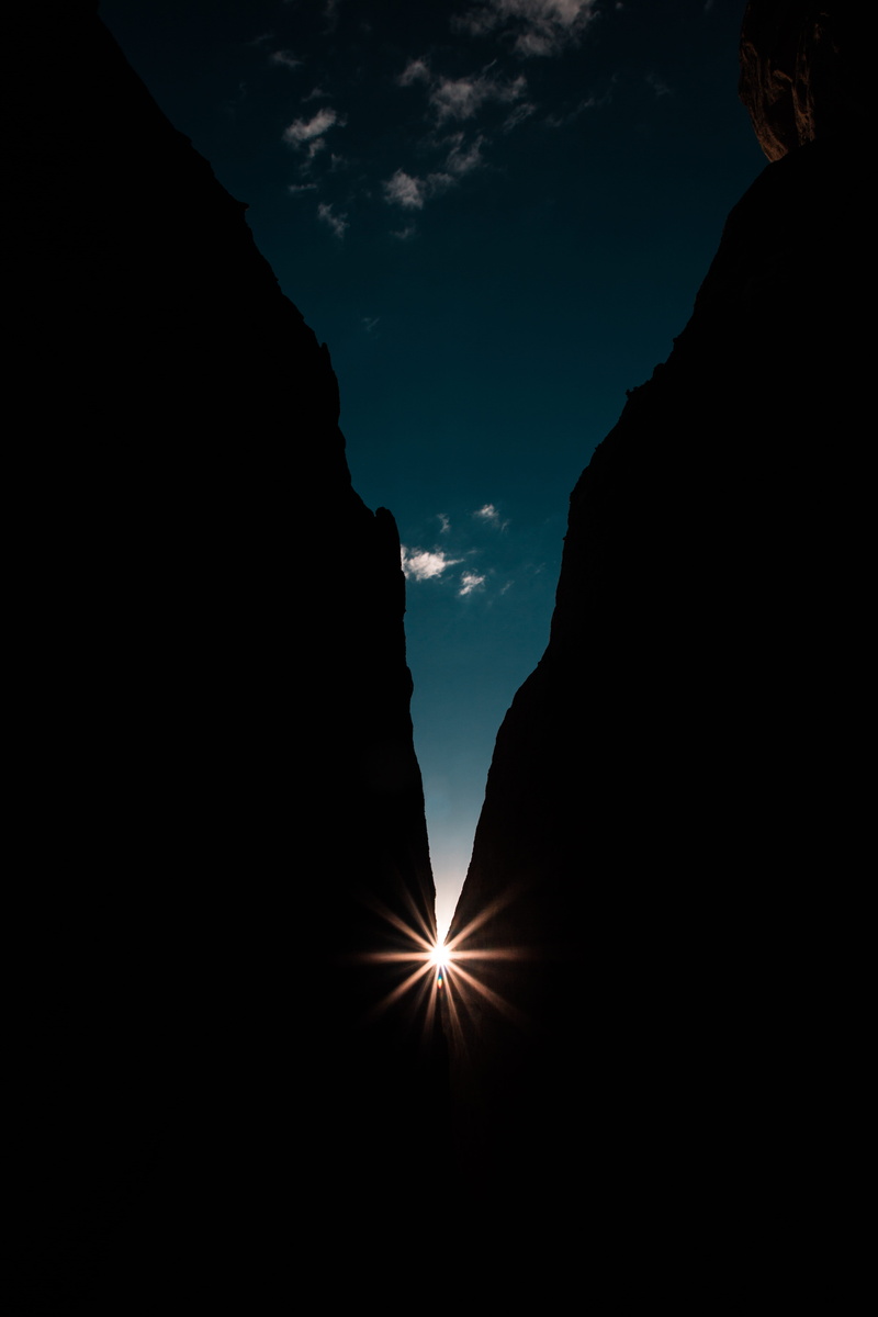 dusk, sunlight, beauty In Nature, vertical, 8K, cloud - Sky, backgrounds, sunrise, light - Natural Phenomenon, outdoors, silhouette, flare, light, mountain