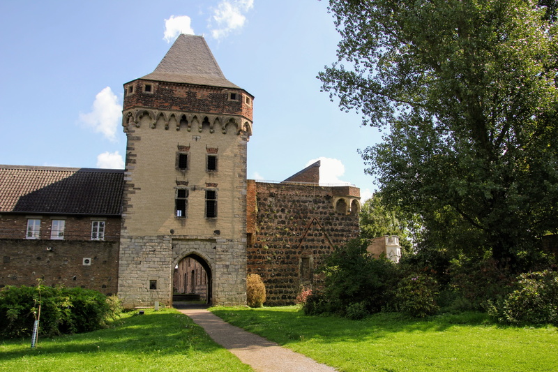 knights castle, nature, sky, architecture, built structure, tower, spirituality, building, spire, 4K, day, the past, sunlight, castle, zons, travel destinations