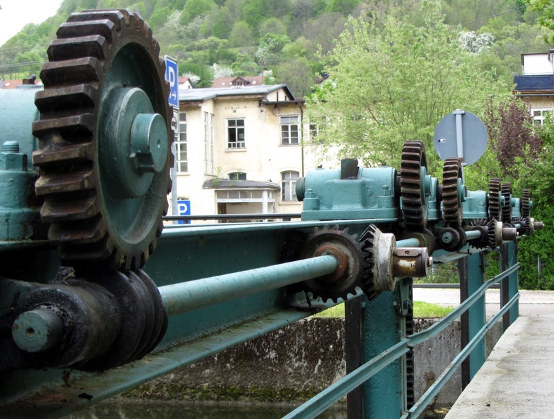 nature, outdoors, gears, no people, 2K, military, metal, old, machinery, mode of transportation, wheel, architecture, train, transportation, weir, built structure
