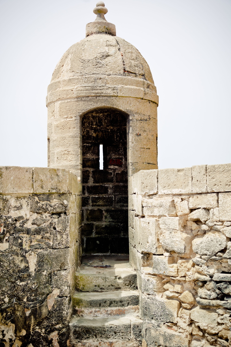 architecture, weir, sky, entrance, building, fixing, building exterior, no people, fortress, harbour wall, the past, turret, essauira, deterioration, wall - building feature