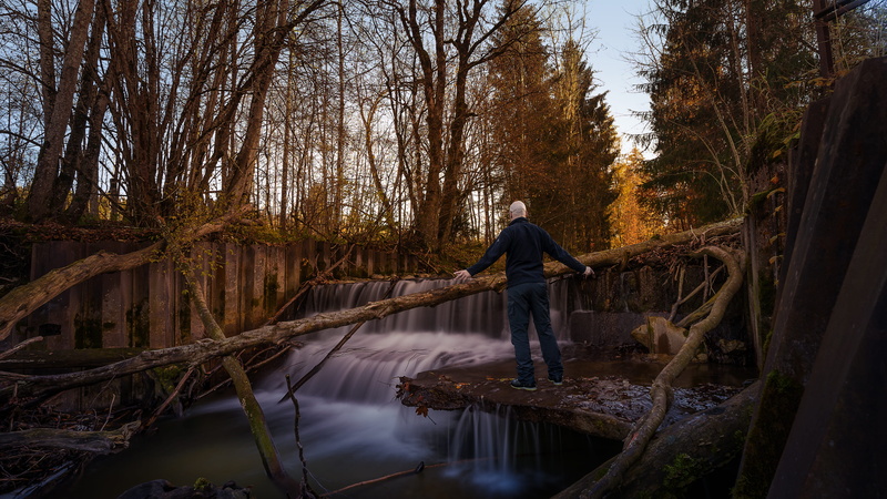 trees, man, nature, rest, lake, panorama, leisure activity, waterfall, trunk, tree trunk, woodland, plant, landscape, full length, long exposure, real people