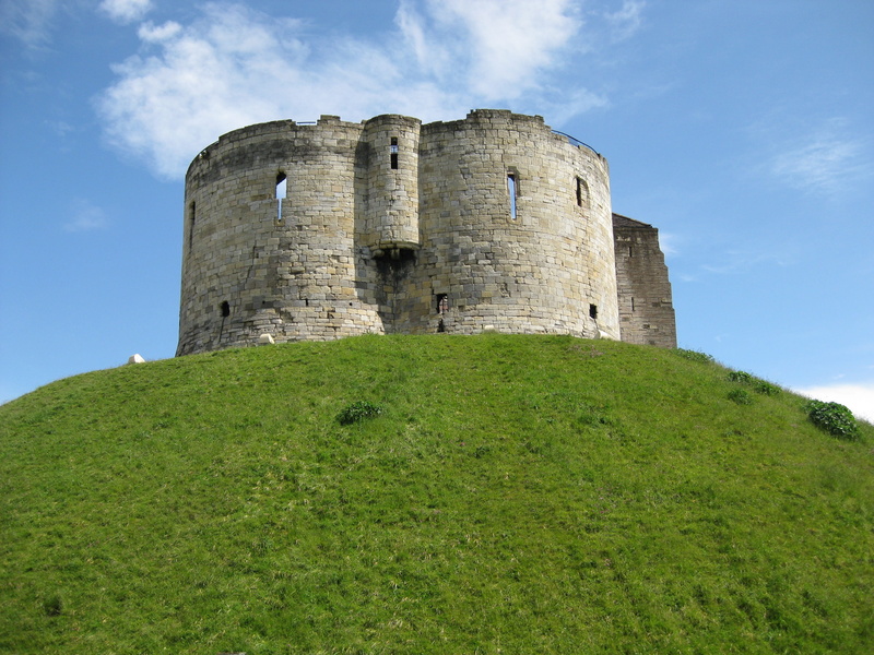 low angle view, ancient, the past, built structure, archaeology, green color, plant, no people, day, nature, outdoors, architecture, sky, fort, fortress