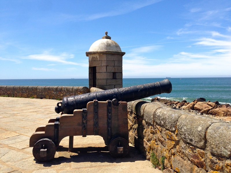 land, cloud - sky, fort, gun, sea, no people, outdoors, architecture, portugal, fortress, military, coast, 2K, built structure, sea view, defense system