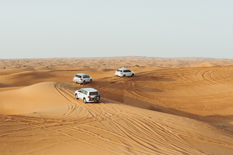 moving, mode of transportation, vehicles, scenics - nature, sun, dune, 4K, summer, gray, land vehicle, off-road vehicle, s, climate, road trip, desert