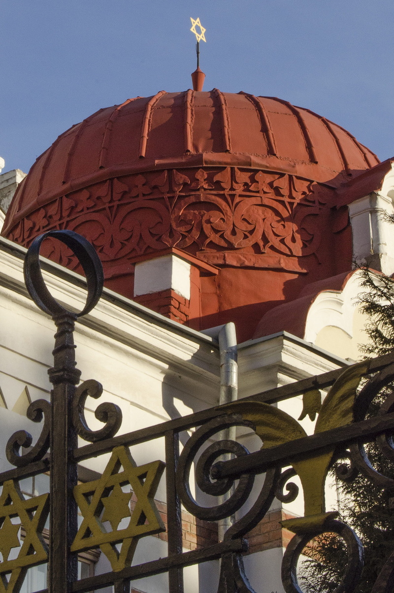 art and craft, iron gate, jew, worship, sunlight, star of david, jewish, low angle view, judaism, gate, metal, europe, synagogue, dome, red dome, religion