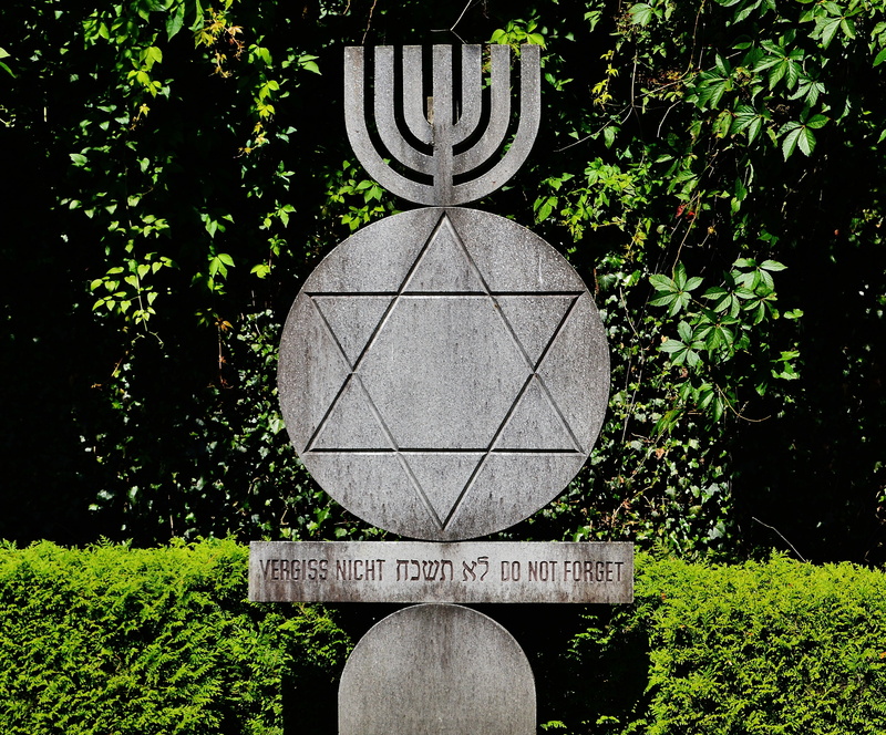 terrible, green color, communication, day, history, shape, dachau, park - man made space, design, mass murders, cruel, plant, formal garden, kz, past, nature
