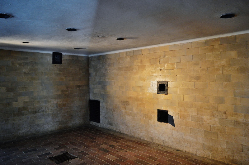 tile, bad, absence, konzentrationslager, wall, kz, lighting equipment, nature, brick, gas chamber, day, brausebad, memorial, building, 5K, architecture