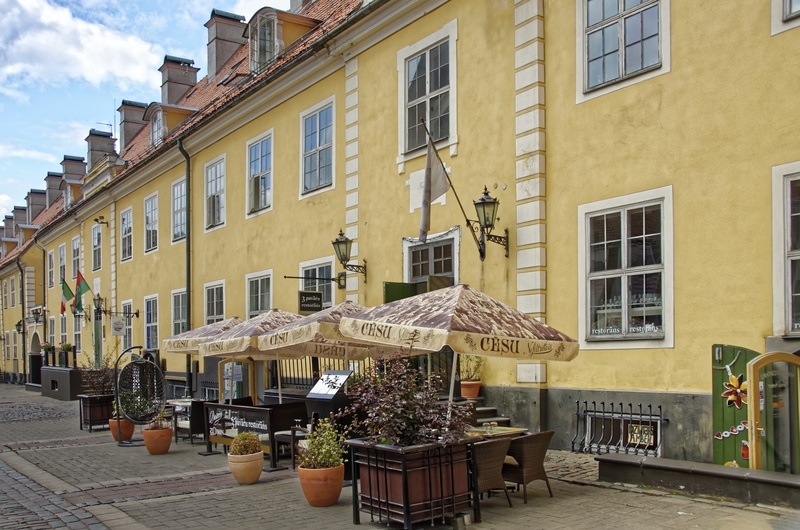 latvia, city, 8K, parasol, jacobs barracks, riga, table, outdoors, residential district, torņa iela, built structure, historically, day, facades, baltic states