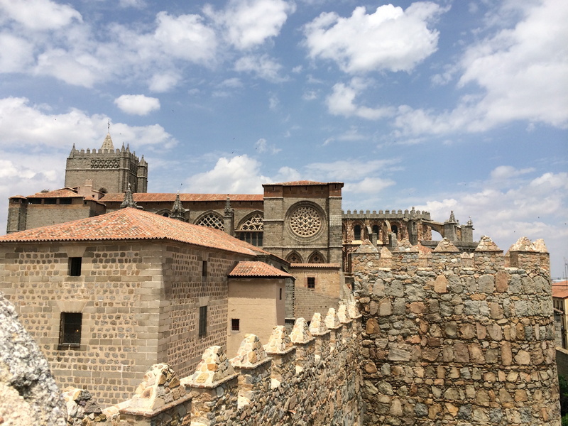 building exterior, heritage, spain, catholic, avila, built structure, the past, cloud - sky, outdoors, medieval, tourism, monument, roof tile, nature, sky