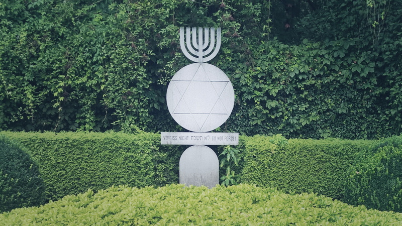 nature, dachau, tree, park - man made space, day, memorial, tranquility, formal garden, jews, hedge, outdoors, beauty in nature, art and craft, growth