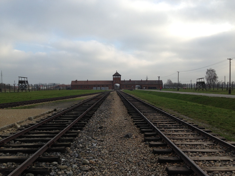 vanishing point, mode of transportation, transportation, cloud - sky, the museum, rail transportation, building exterior, day, the way forward, overcast