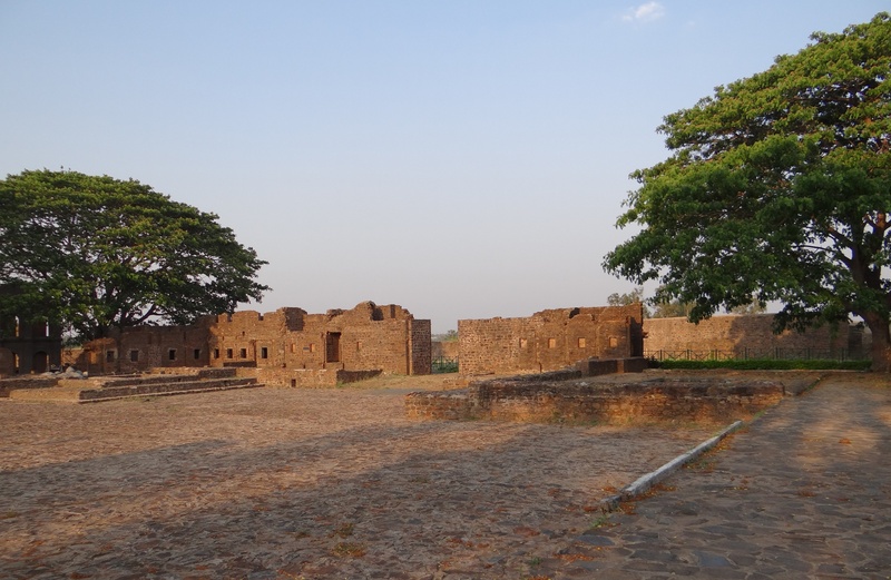 no people, clear sky, wall, ancient civilization, plant, old ruin, nature, history, day, archaeology, kittur fort, old, fort, sky, building exterior, ancient