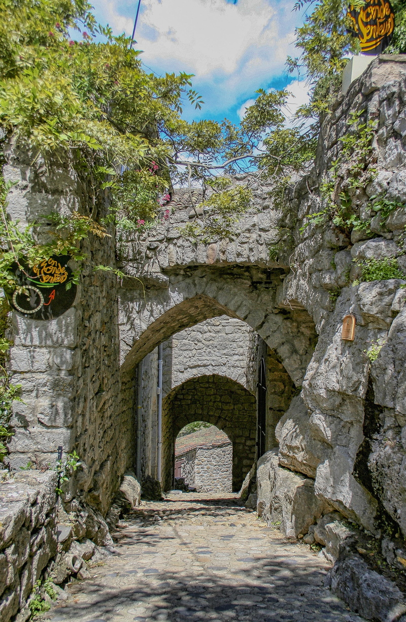 fortifications, bridge - man made structure, outdoors, plant, ark, village, the past, history, europe, direction, architecture, balazuc, stones, footpath