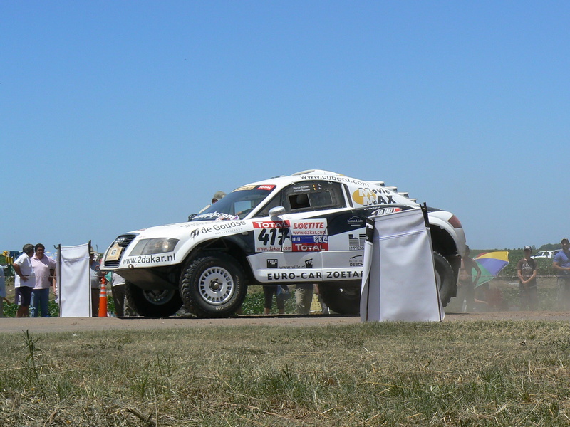 nature, blue, government, land Vehicle, day, motor vehicle, car, group of people, copy space, sports Race, dakar, sport, field, mode of transportation