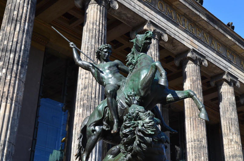 nature, horse, outdoors, places of interest, sunlight, columnar, museum island, spear, lion, artwork, architecture, the past, day, europe, building exterior