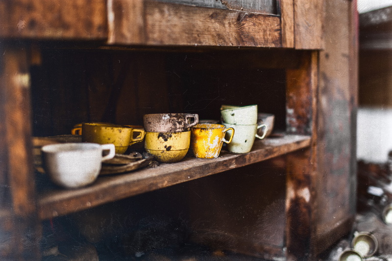 gdr, coffee cup, white, wood - material, home, wooden, plastic, stove, food and drink, saucer, teacups, shelf, day, cups, 5K, brown, assorted, color, container