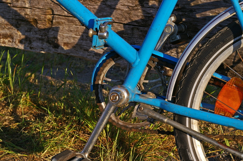 2K, stationary, rusty bicycle, blue, more, nature, no people, old, land, leisure, turned off, gdr bike, bicycle chain, metal, high angle view, two wheeled vehicle