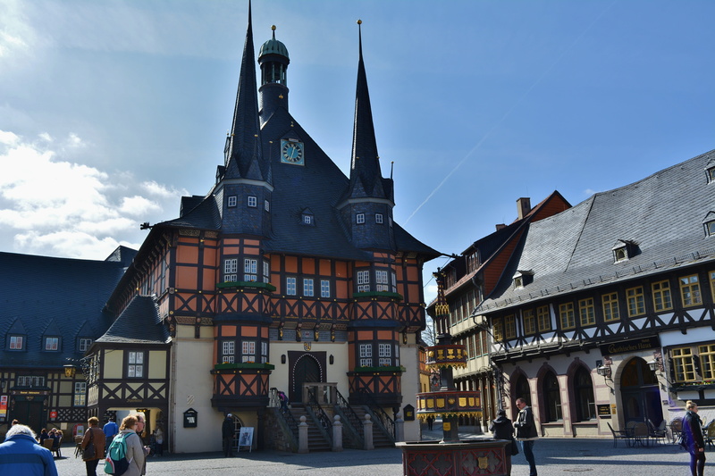 women, marketplace, built structure, travel destinations, men, town hall, wernigerode, 5K, cloud - sky, history, sky, city, real people, place of worship