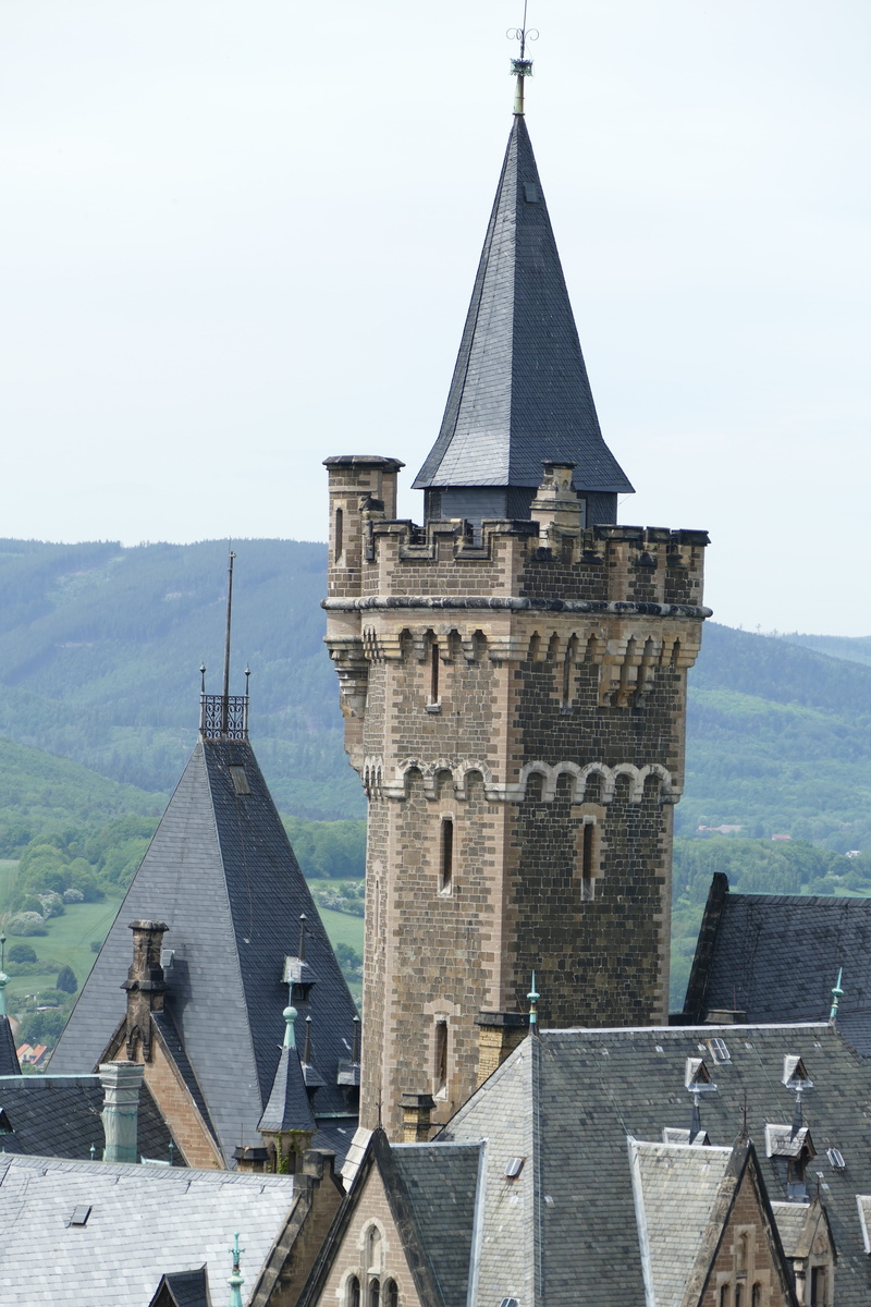 castle tower, clear sky, built structure, roof, travel destinations, middle ages, the past, no people, day, building detail, building exterior, outdoors