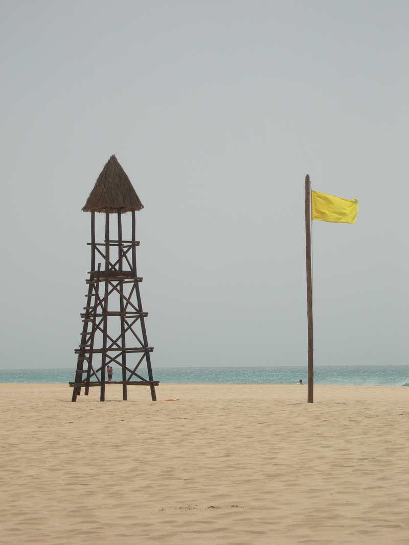 beach, clear sky, beauty in nature, scenics - nature, horizon over water, architecture, himmel, day, sand, tranquility, built structure, safety, outdoors